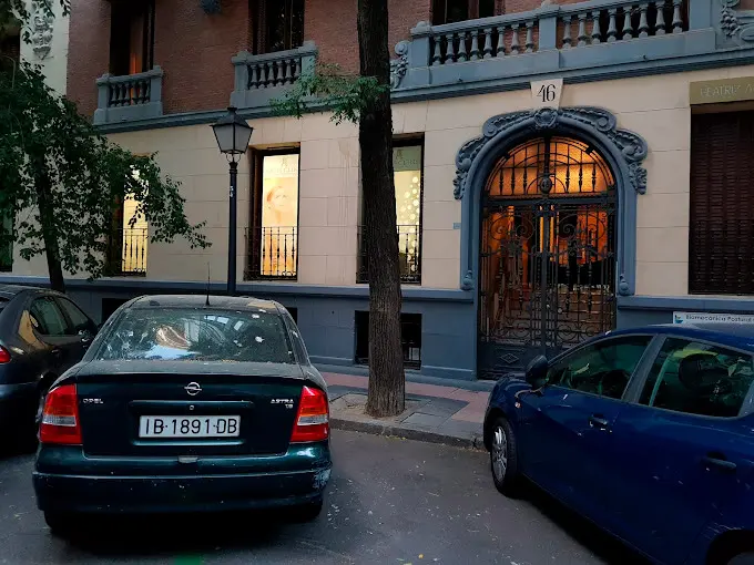 Fachada de Artis Clinic, centro de medicina estÃƒÂ©tica.